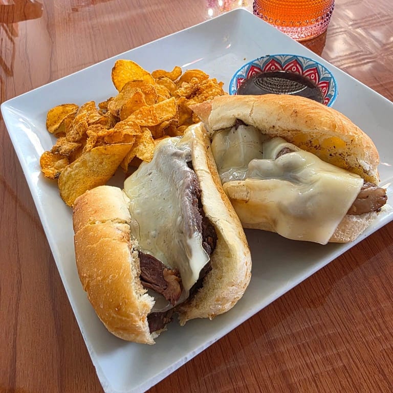 Satisfying Sandwiches: Cafe's Southern Comfort-Food